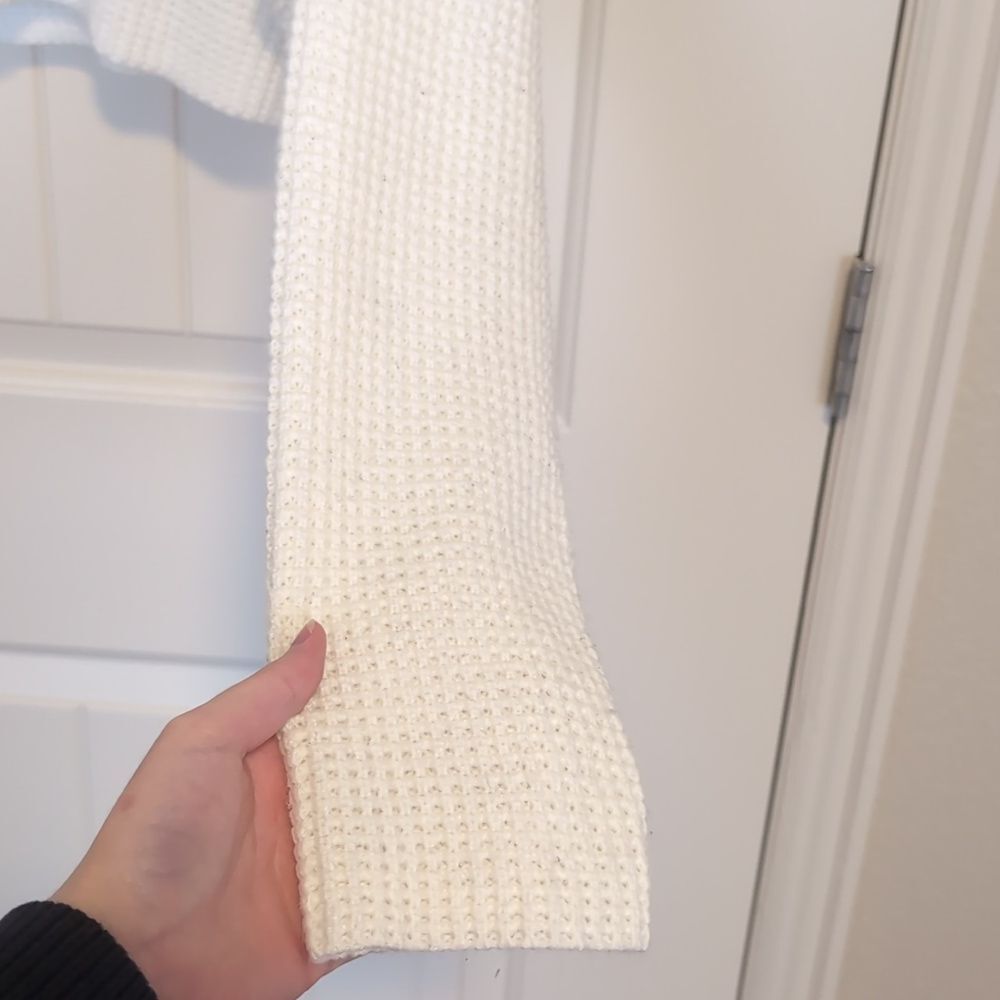 White Cropped Knit Sweater - Picture 3 of 7